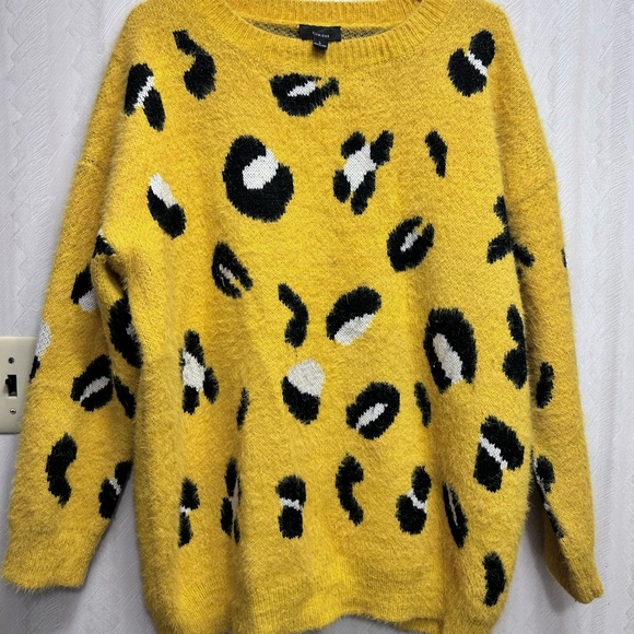 Lumiere Leopard Sweater, Yellow, Size Large. Made With Nylon And Acrylic. - Picture 2 of 8